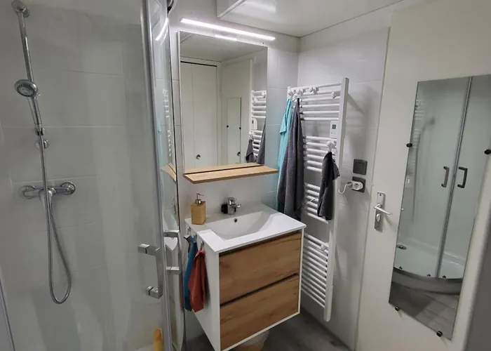 Apartment Calme A 5 Mn En Voiture De La Avec Garage *